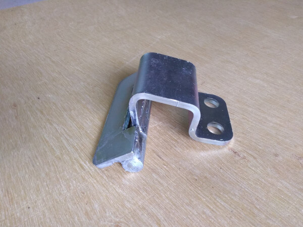 Dobradiça para Porta do Tanque de Trator